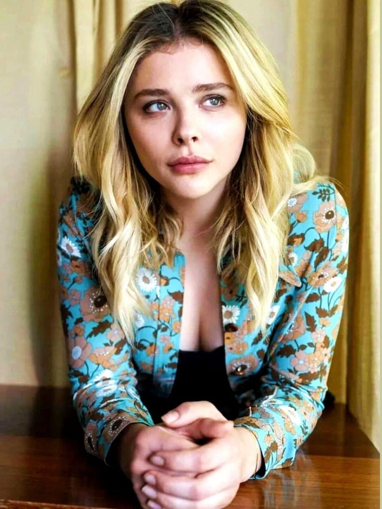 Chloë Grace Moretz 8.5 x 11 Candid Color Photograph Collectibles:Photographic Images:Photographs Style Your Walls